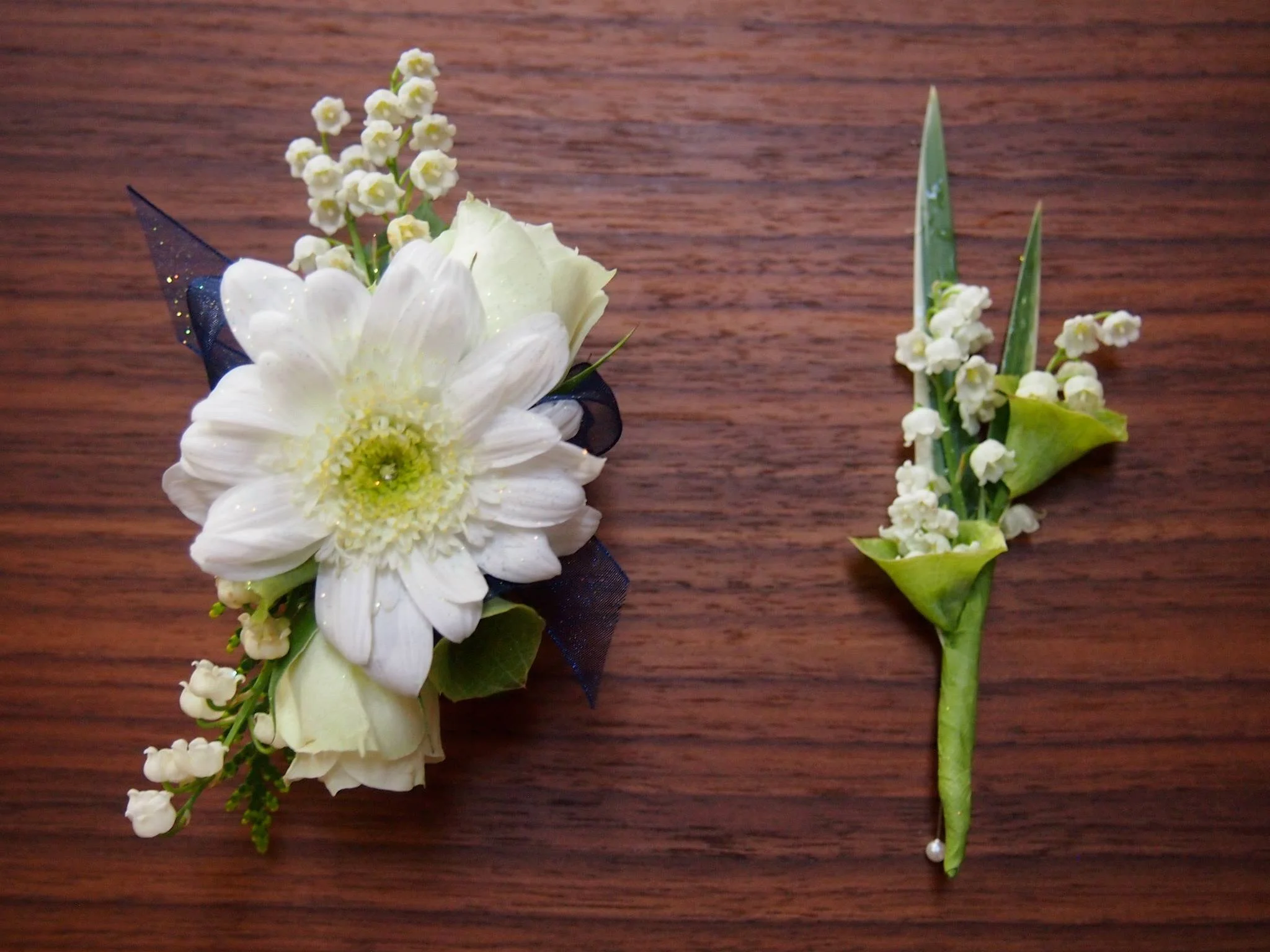 Wrist corsage for winter formal deals